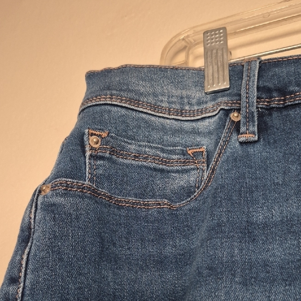 Woman's Blue Jeans - Picture 3 of 12